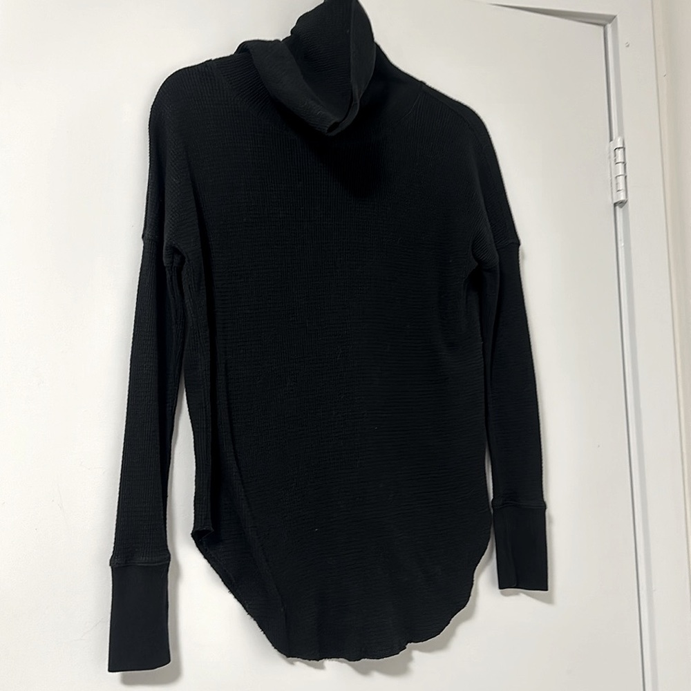 Aritzia thermal cowl neck/turtleneck slouch waffled fabric flowy long sleeve
